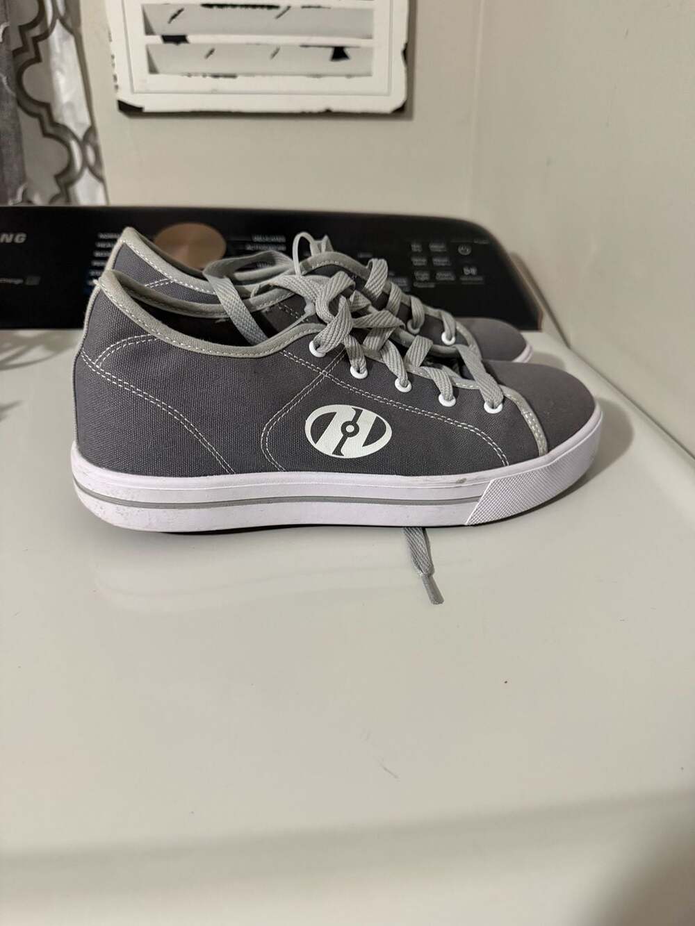 Heelys Mens 8 Pro 20 Grey Canvas Lace Up Low Wheel Skate Sneakers